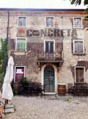 Foto Casa indipendente di 280 m con pi di 5 locali in vendita a Sant'Ambrogio di Valpolicella