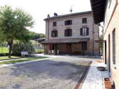 Foto Casa indipendente di 300 m con pi di 5 locali e box auto in vendita a Sarezzano