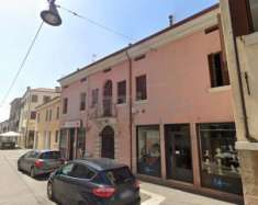 Foto Casa indipendente di 300 m con pi di 5 locali in vendita a Rovigo
