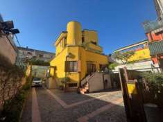 Foto Casa indipendente di 385 m con pi� di 5 locali e box auto doppio in vendita a Verona