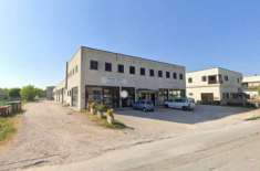 Foto Casa indipendente di 430 m con 5 locali in vendita a Deruta