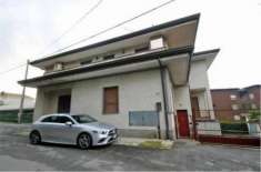Foto Casa indipendente di 450 m con 5 locali e box auto in vendita a Costa Masnaga