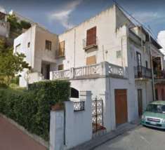 Foto Casa indipendente di 480 m con pi di 5 locali in vendita a Lipari