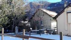 Foto Casa indipendente di 491 m con pi di 5 locali in vendita a Sauze di Cesana