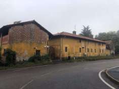 Foto Casa indipendente di 500 m con pi di 5 locali in vendita a Locate di Triulzi