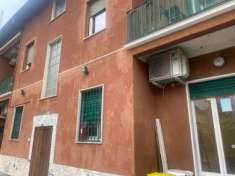 Foto Casa indipendente di 555 m con pi di 5 locali in vendita a Rho