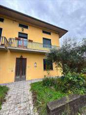 Foto Casa Indipendente in Vendita, pi di 6 Locali, 170 mq (Quarrata)