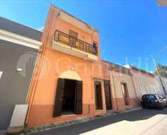 Foto Casa Indipendente in Vendita, pi di 6 Locali, 180 mq (Sannicola