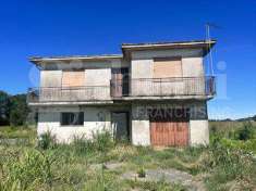 Foto Casa Indipendente in Vendita, pi� di 6 Locali, 190 mq (Este)