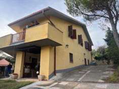 Foto Casa Indipendente in Vendita, pi di 6 Locali, 230 mq (Calvi del