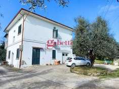 Foto Casa Indipendente in Vendita, pi di 6 Locali, 230 mq (Misano Ad