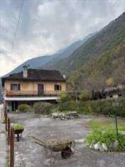 Foto Casa Indipendente in Vendita, pi di 6 Locali, 300 mq (Bannio An
