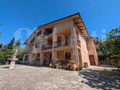 Foto Casa Indipendente in Vendita, pi di 6 Locali, 510 mq (Perugia)