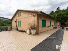 Foto Casa Indipendente in Vendita, pi di 6 Locali, 699 mq (Urbino)