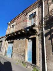 Foto Casa indipendente in vendita a Aci Sant'Antonio - 10 locali 250mq