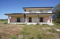 Foto Casa indipendente in vendita a Aquino