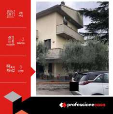 Foto Casa indipendente in vendita a Campi Bisenzio