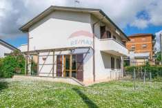 Foto Casa indipendente in vendita a Capriate San Gervasio