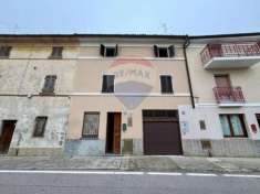 Foto Casa indipendente in vendita a Casalbuttano Ed Uniti - 5 locali 148mq