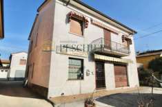 Foto Casa indipendente in vendita a Castelnuovo Del Garda - 4 locali 300mq