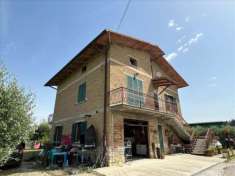 Foto Casa indipendente in vendita a Castiglione Del Lago - 8 locali 250mq