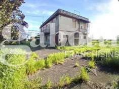 Foto Casa indipendente in vendita a Cisterna Di Latina - 7 locali 250mq