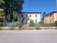 Foto Casa indipendente in vendita a Foligno - 12 locali 550mq