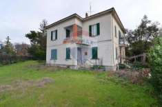 Foto Casa indipendente in vendita a Foligno - 8 locali 250mq