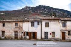 Foto Casa indipendente in vendita a Genga