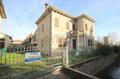 Foto Casa indipendente in vendita a Grumolo Delle Abbadesse - 8 locali 354mq