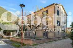 Foto Casa indipendente in vendita a Gubbio - 300mq