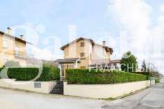 Foto Casa indipendente in vendita a Gubbio - 9 locali 200mq