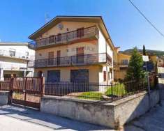 Foto Casa indipendente in vendita a L'Aquila - 10 locali 300mq