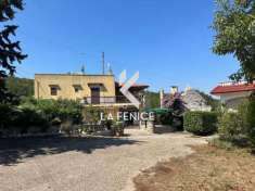 Foto Casa indipendente in vendita a Locorotondo - 6 locali 300mq