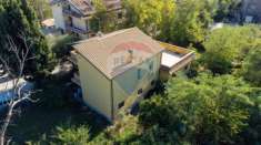 Foto Casa indipendente in vendita a Loreto Aprutino - 8 locali 330mq