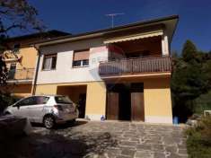 Foto Casa indipendente in vendita a Luino - 4 locali 216mq