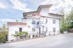 Foto Casa indipendente in vendita a Manoppello - 9 locali 189mq