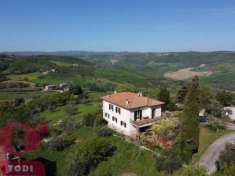 Foto Casa indipendente in vendita a Monte Castello Di Vibio - 9 locali 265mq