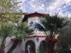 Foto Casa indipendente in vendita a Monte Sant'Angelo - 10 locali 300mq
