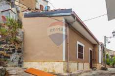 Foto Casa indipendente in vendita a Motta Sant'Anastasia