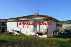 Foto Casa indipendente in vendita a Perugia - 10 locali 450mq