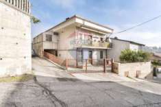Foto Casa indipendente in vendita a Pescara - 14 locali 260mq