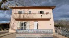 Foto Casa indipendente in vendita a Pianella - 6 locali 224mq