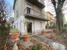 Foto Casa indipendente in vendita a Reggio Emilia - 10 locali 320mq