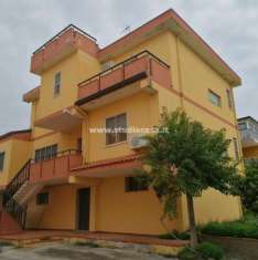 Foto Casa indipendente in vendita a Rocca Di Neto