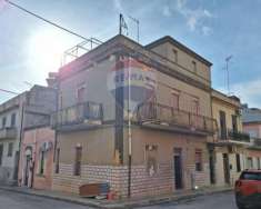 Foto Casa indipendente in vendita a Rosolini - 7 locali 196mq