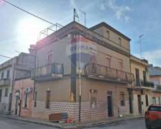 Foto Casa Indipendente in vendita a Rosolini