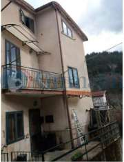 Foto Casa indipendente in vendita a Salza Irpina