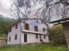 Foto Casa indipendente in vendita a San Pio Delle Camere - 10 locali 300mq