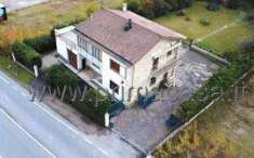 Foto Casa indipendente in vendita a Sant'Ambrogio Di Valpolicella